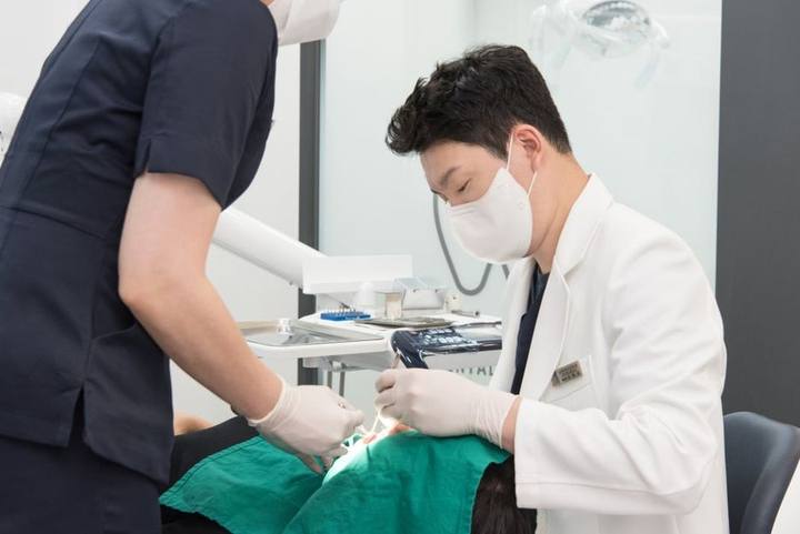 동대입구역치과, 잇몸염증 방치하면 영구치를 잃을 수 있습니다. 사진 5