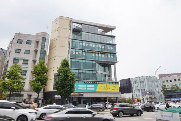 동대입구역치과, 잇몸염증 방치하면 영구치를 잃을 수 있습니다. 사진 11