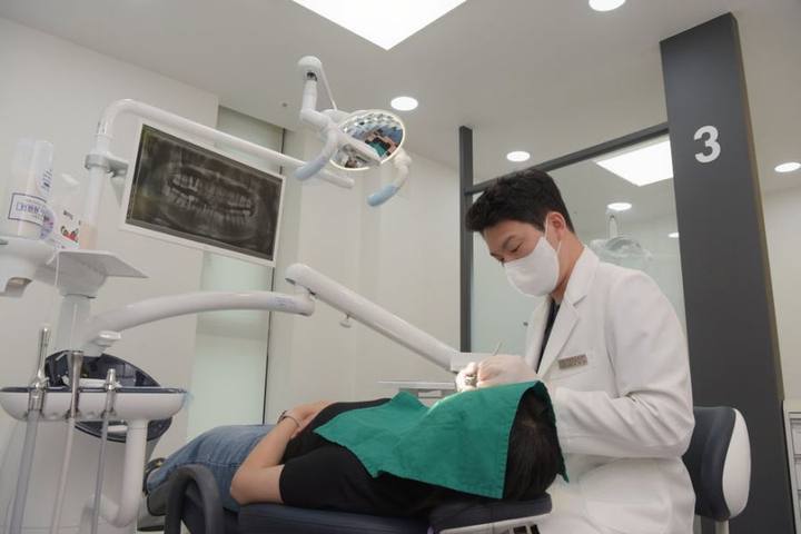 약수동치과, 충치치료 미루면 안되는 이유 사진 10