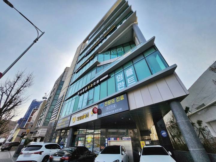 금호역치과 통증과 절개 줄인 네비게이션 임플란트 사진 1